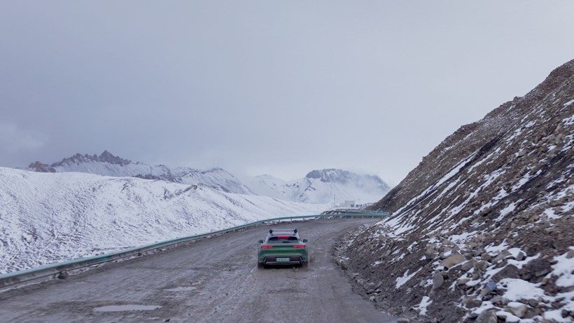 Porsche Taycan Cross Turismo Tibet