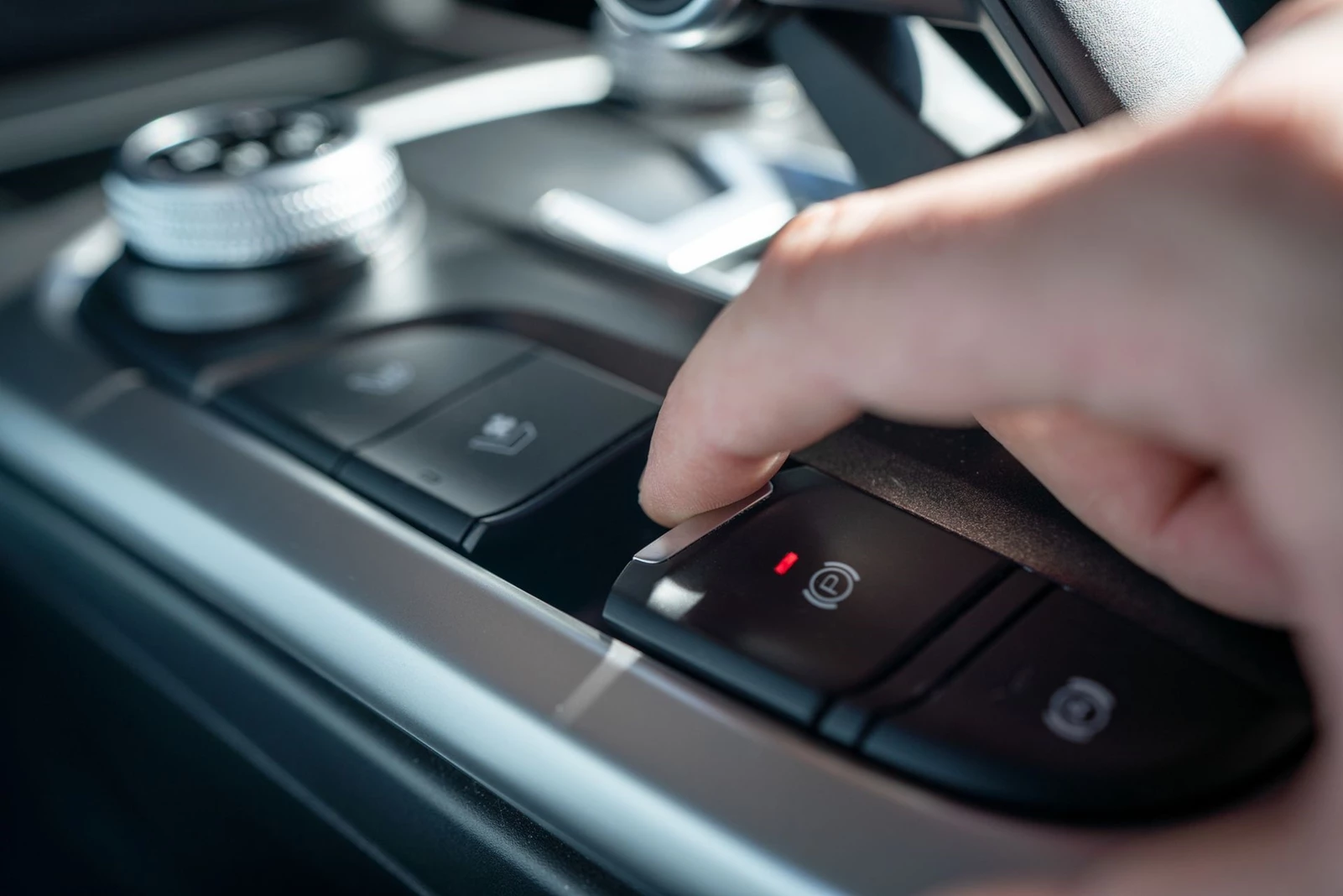 Κουμπί πάρκινγκ χειρόφρενο