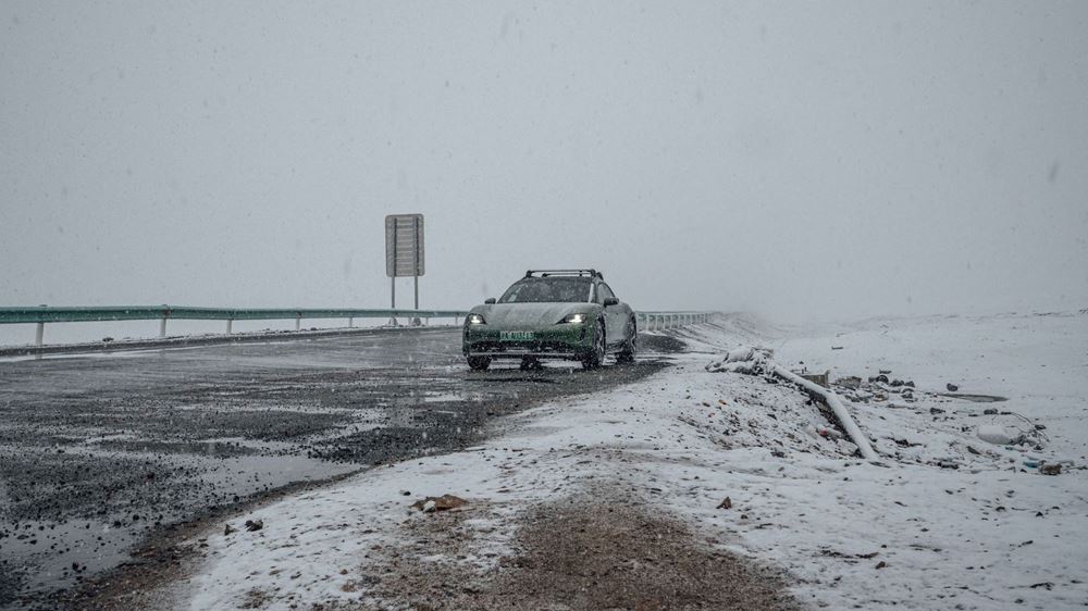 Porsche Taycan Cross Turismo Tibet