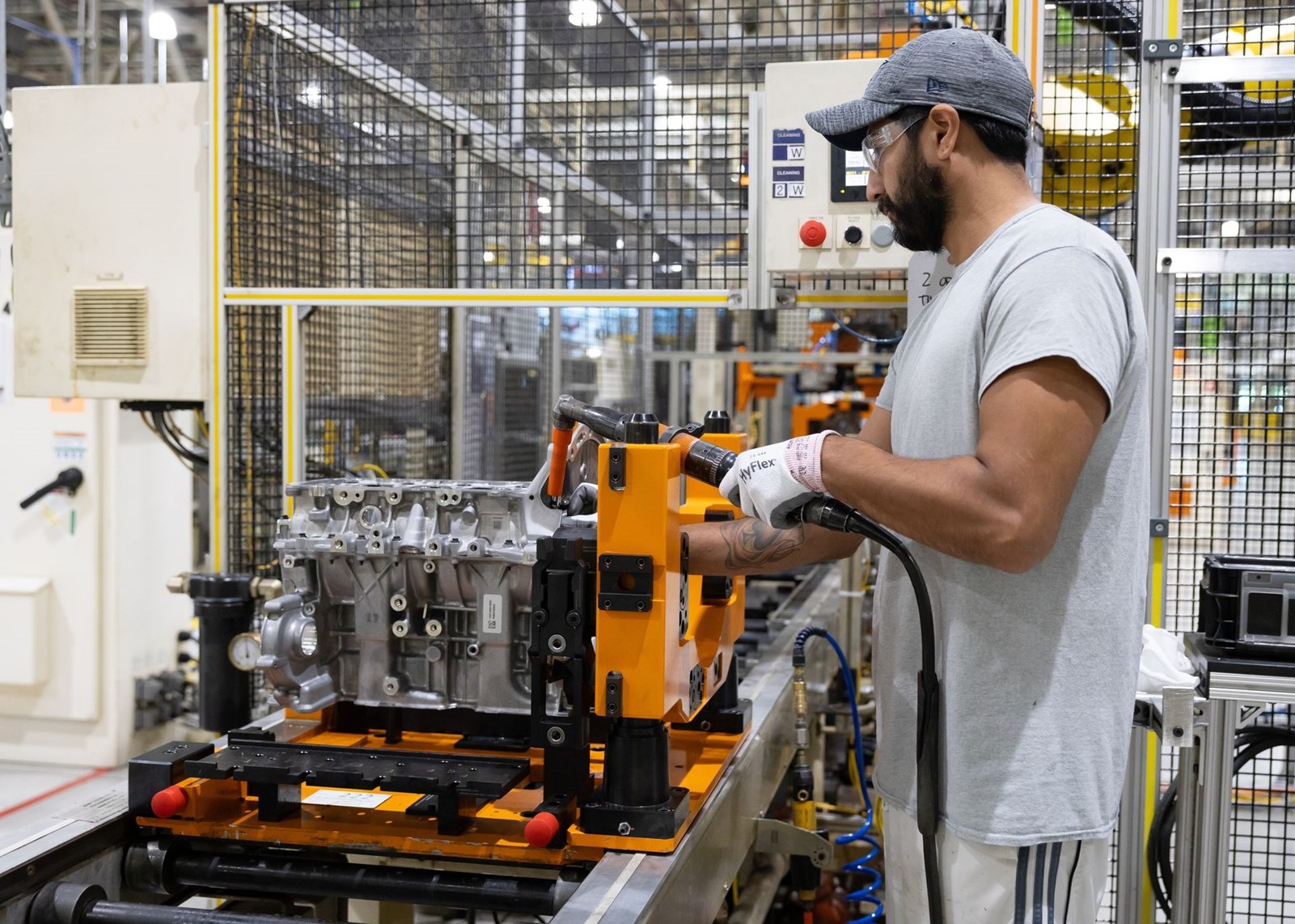 Stellantis νέος υβριδικός κινητήρας για τετρακίνητα SUV