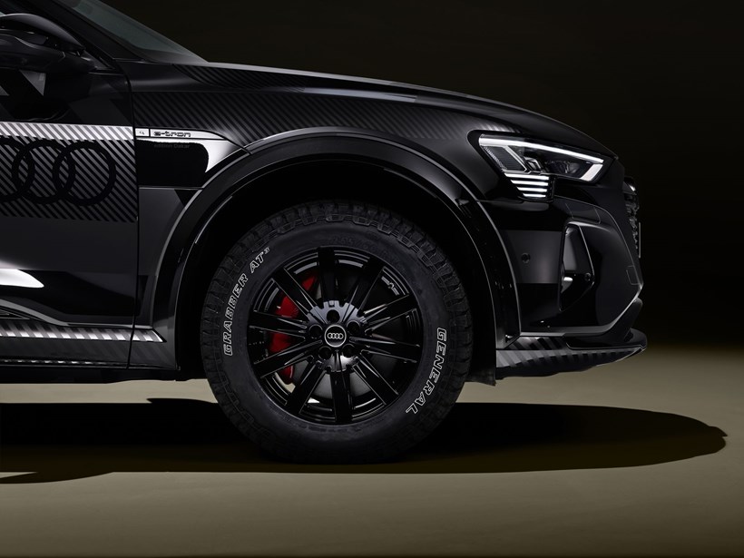 Audi Q8 e-tron Dakar