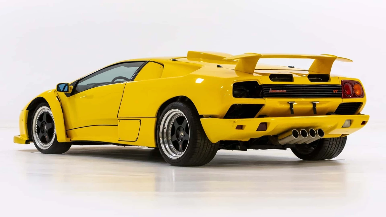 Lamborghini Diablo W16 engine