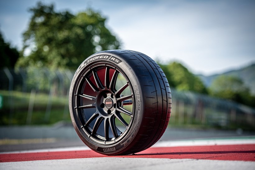 Pirelli P Zero Trofeo RS Pagani Utopia