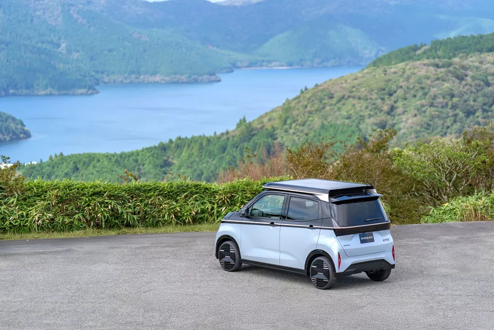 Nissan Sakura AO Solar ηλιακό πάνελ