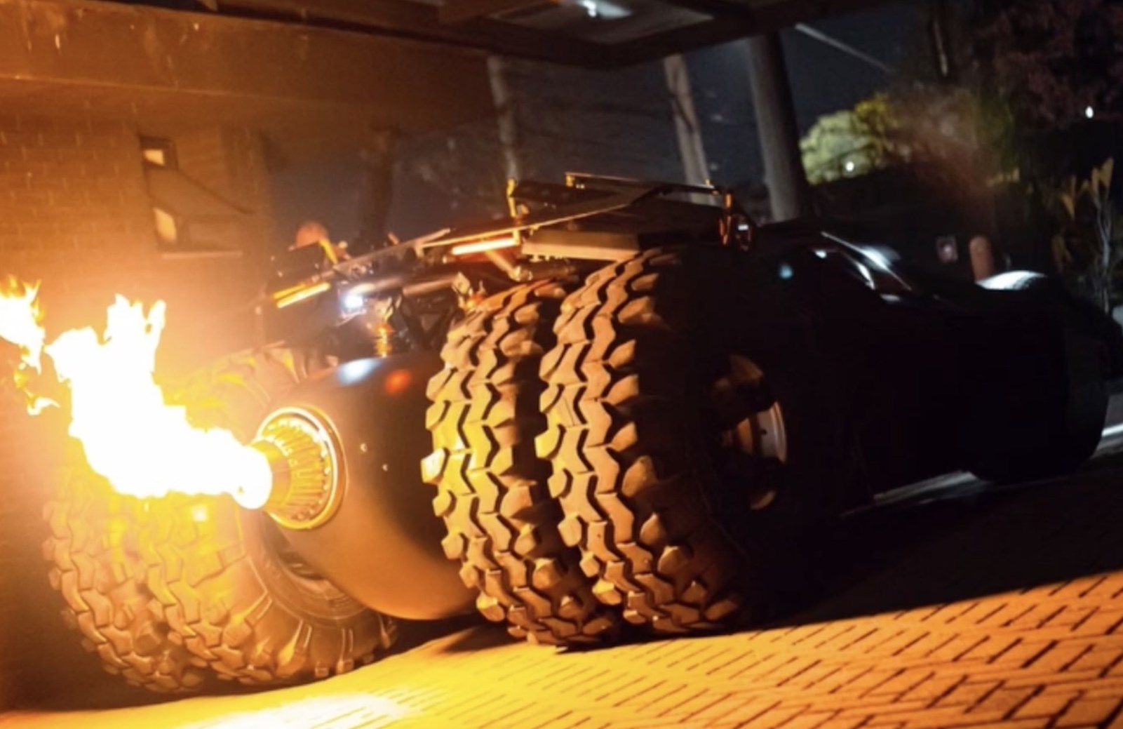 Batmobile replica Neymar