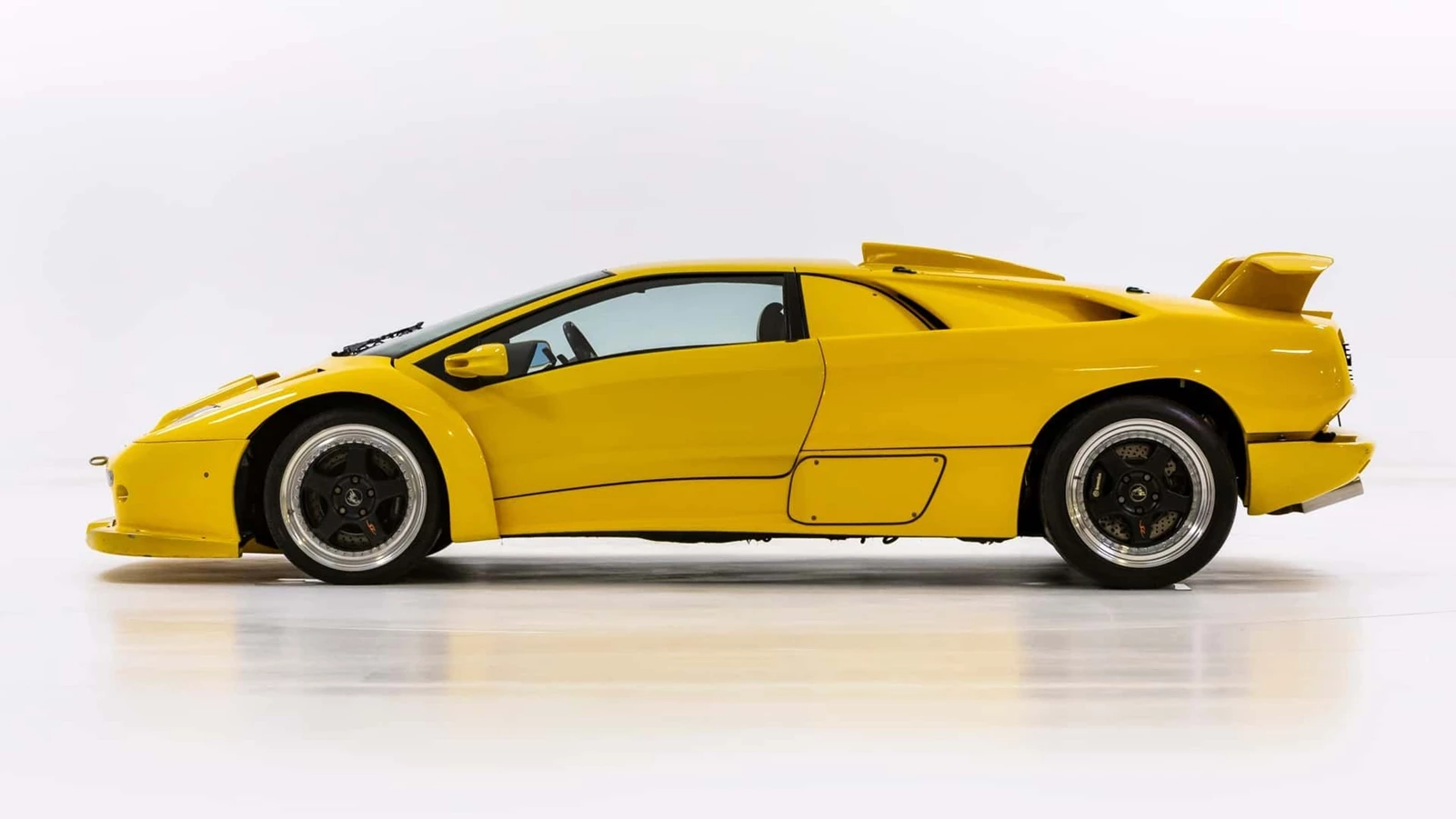 Lamborghini Diablo W16 engine