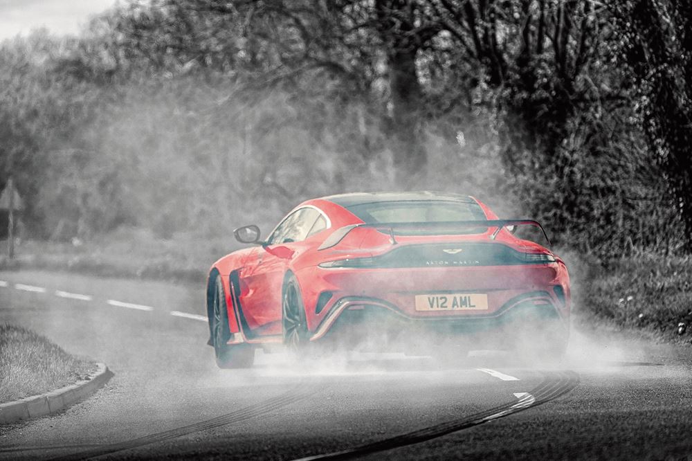 Aston Martin V12 Vantage