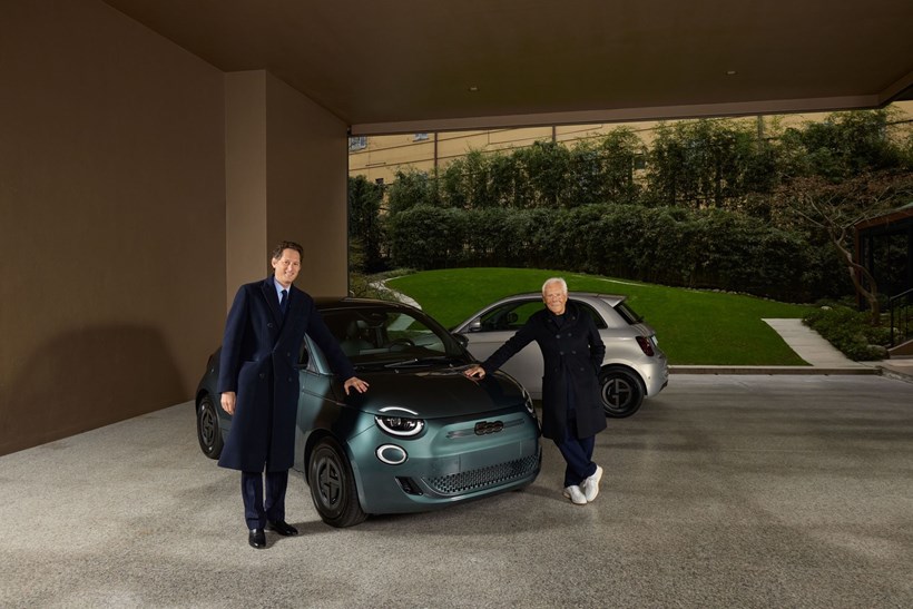 Fiat 500e Giorgrio Armani με τον John Elkann