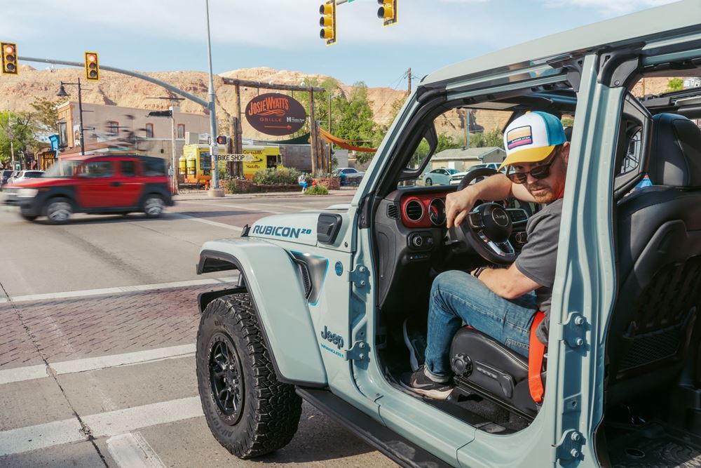 Jeep Wrangler Rubicon Cliff Hanger