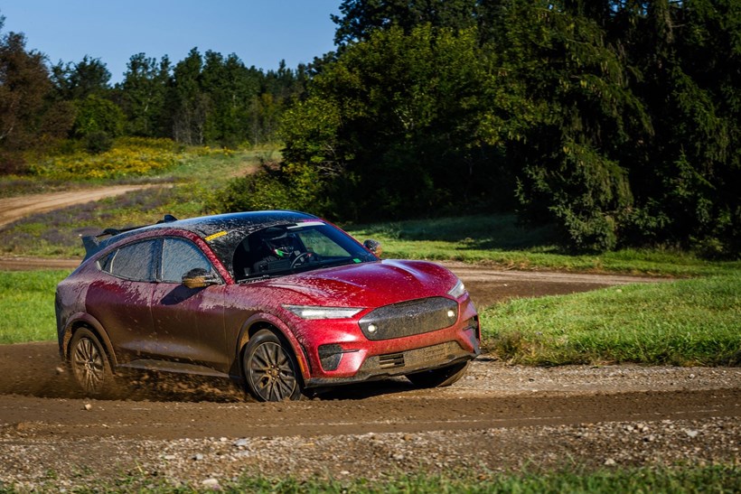 Ford Mustang Mach-E Rally δοκιμές σε χωμάτινη πίστα