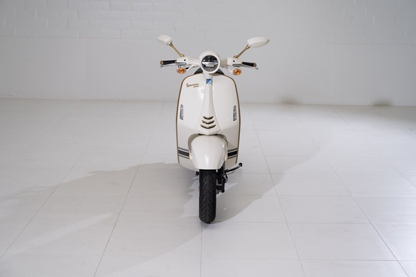 Vespa 946 Christian Dior Edition