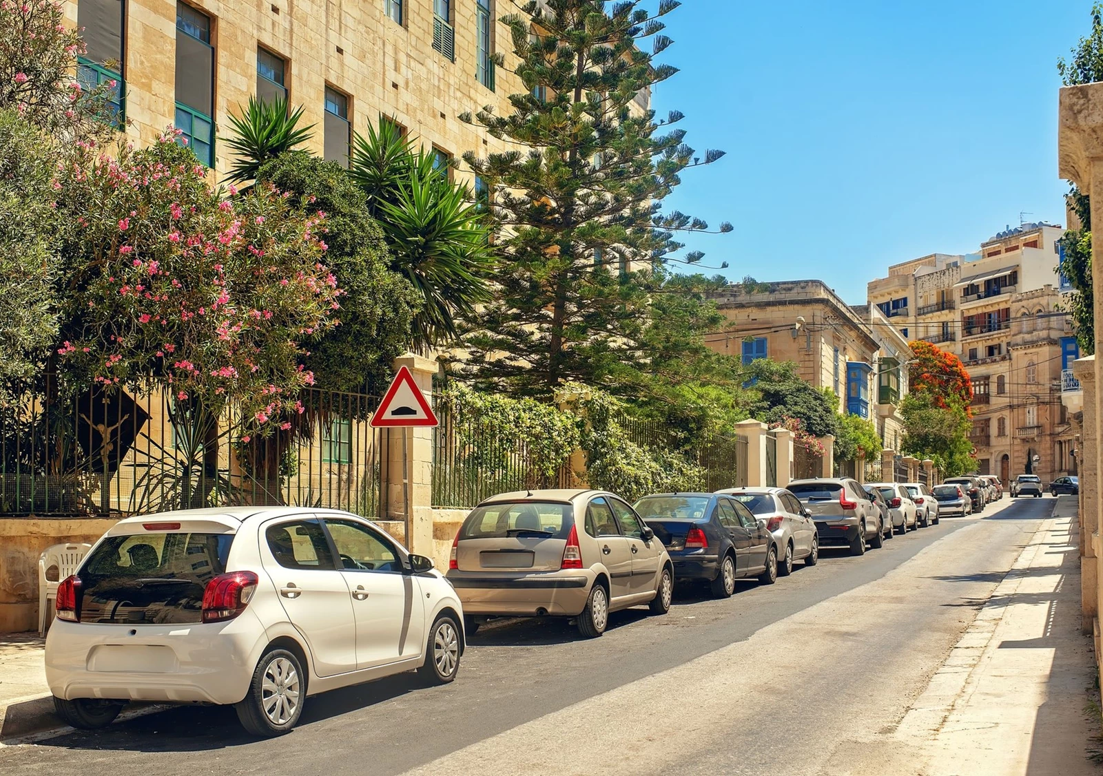 παρκαρισμένα αυτοκίνητα
