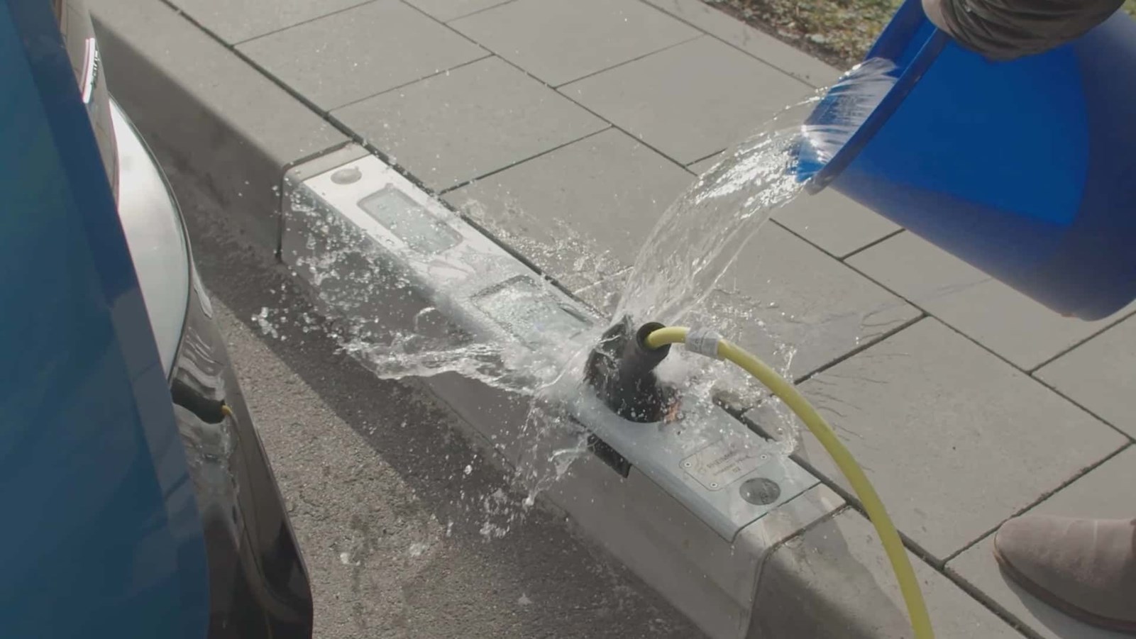 Rheinmetall curb charger
