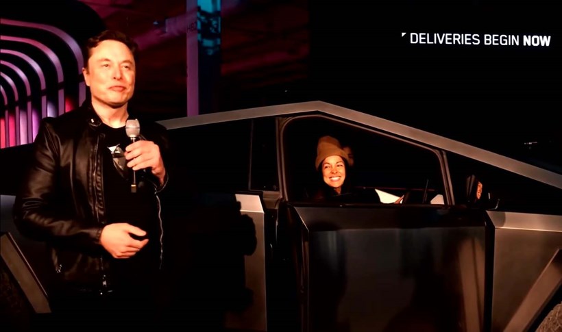 Tesla Cybertruck πρώτες παραδόσεις