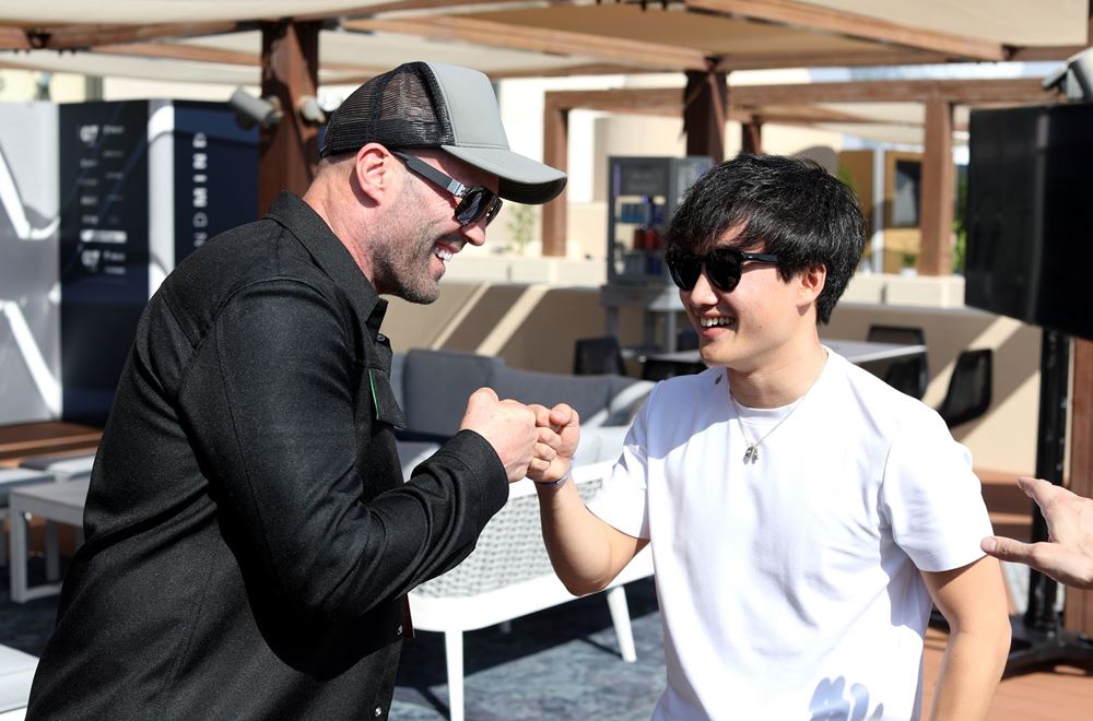 Yuki Tsunoda Jason Statham F1 Άμπου Ντάμπι