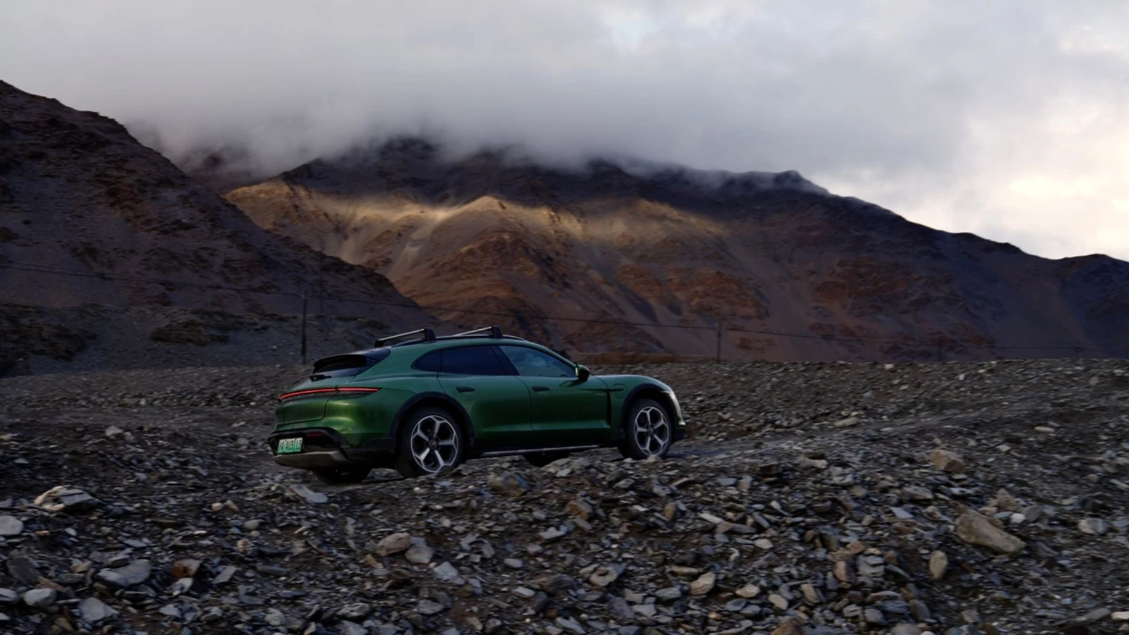 Porsche Taycan Cross Turismo Tibet