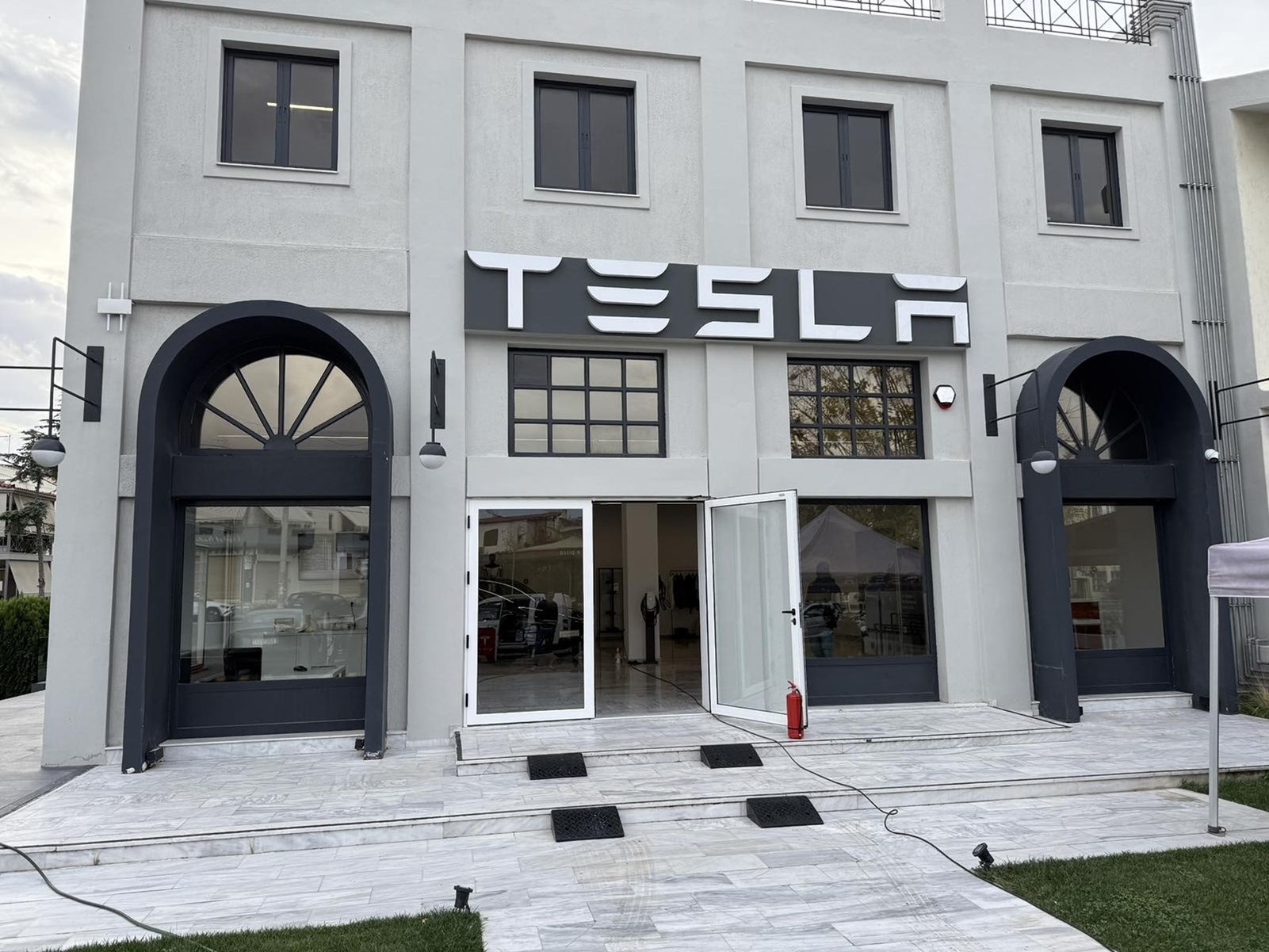 Tesla νέο κατάστημα Κηφισιά