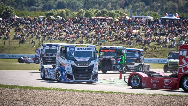 Iveco S-Way Hahn Racing