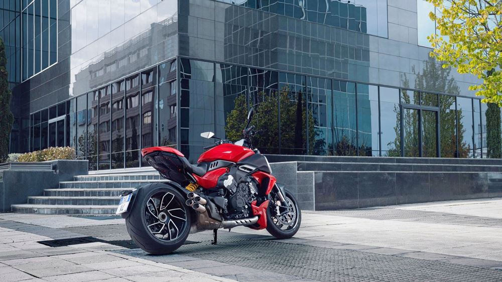 Ducati Diavel V4