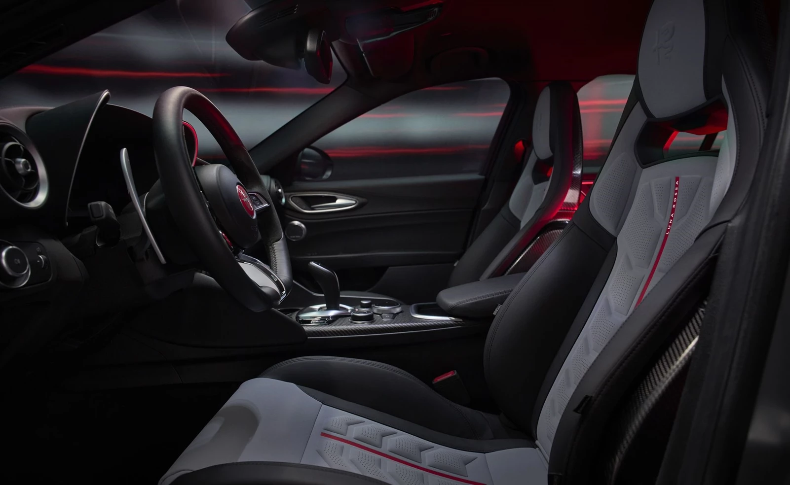 Alfa Romeo Giulia Quadrifoglio Luna Rossa