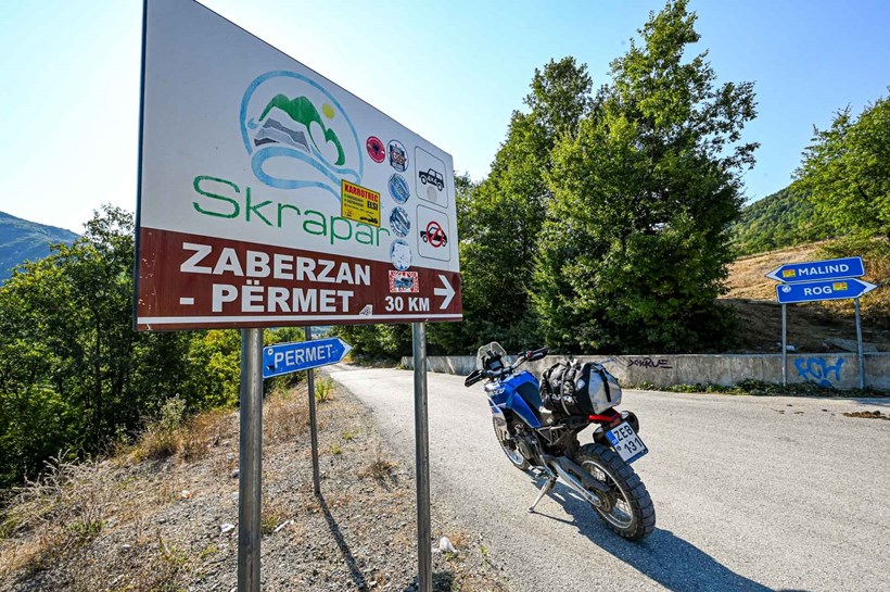 odoiporiko Albania Aprilia Tuareg
