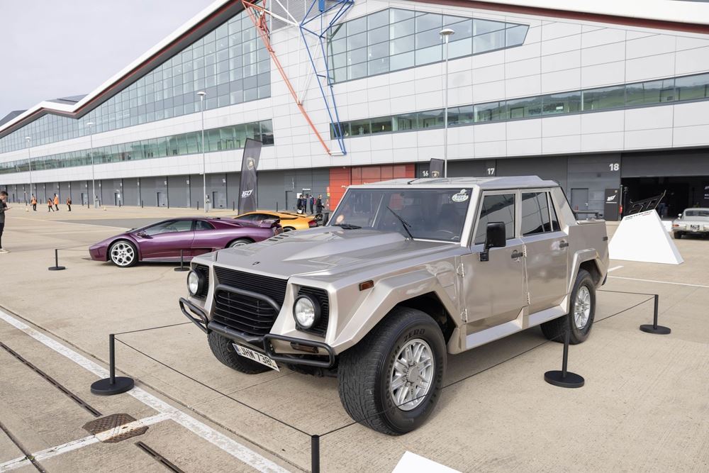 Lamborghini LM 002