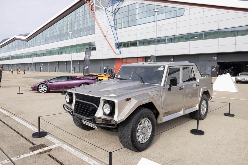 Lamborghini LM 002