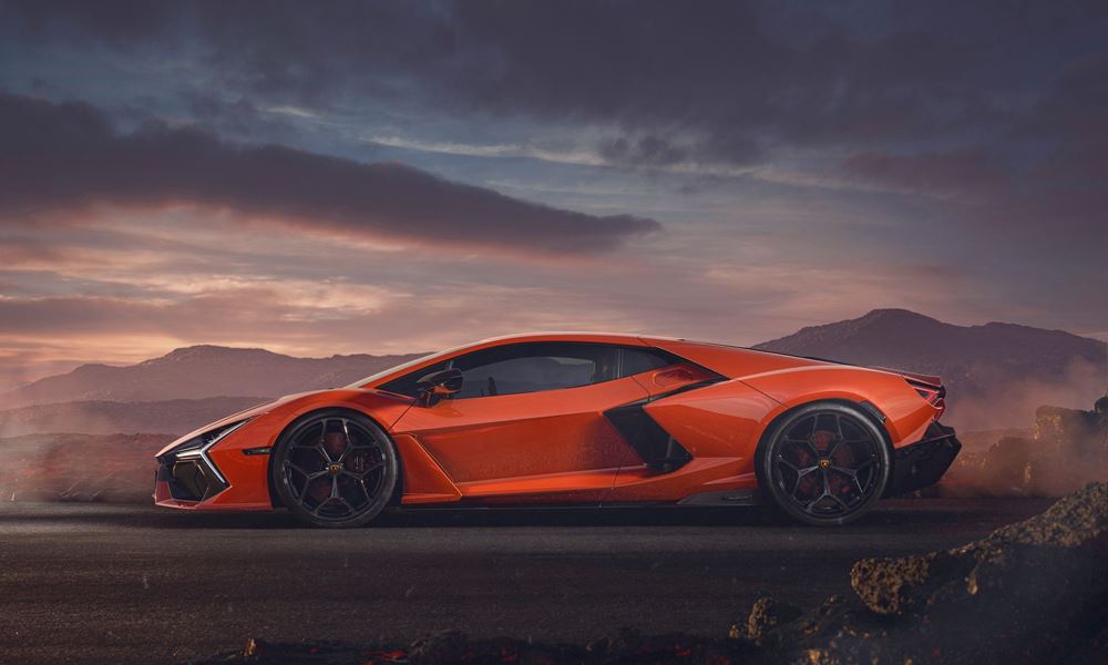 Lamborghini Revuelto 2024 Official