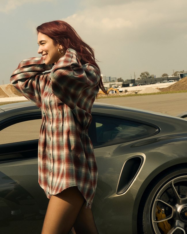 Συνεργασία Dua Lipa και Porsche