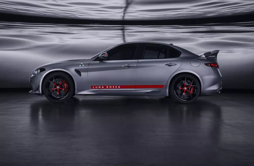Alfa Romeo Giulia Quadrifoglio Luna Rossa