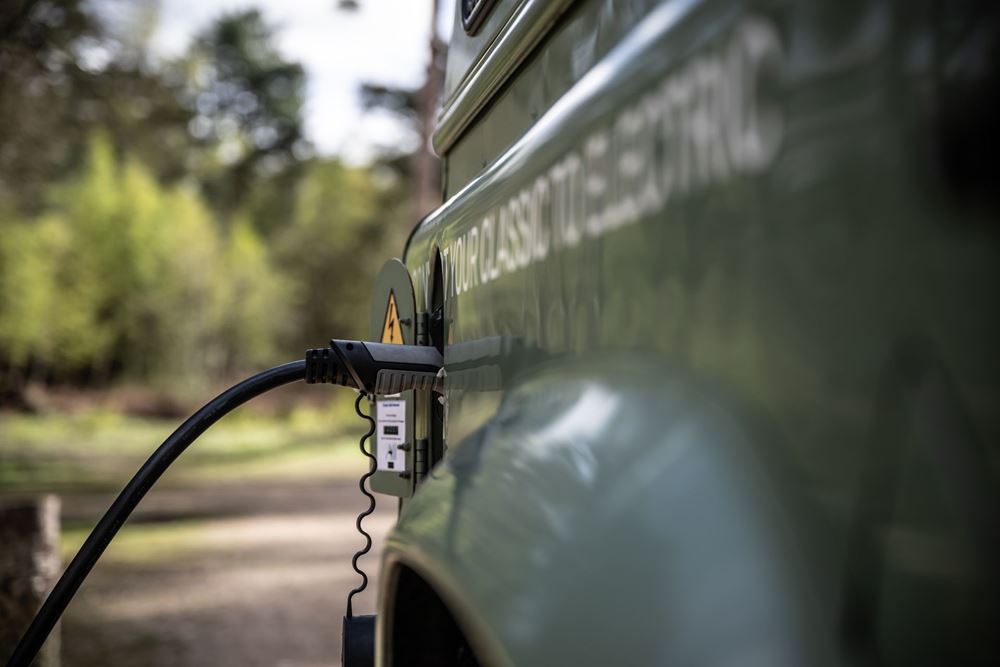 Land Rover Defender ηλεκτρικό Restomod Bedeo
