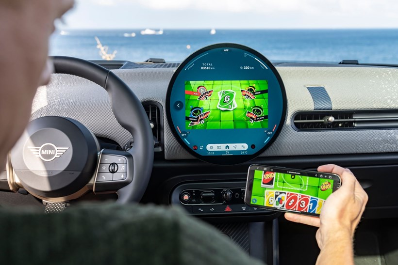 Mini Cooper C in-car gaming