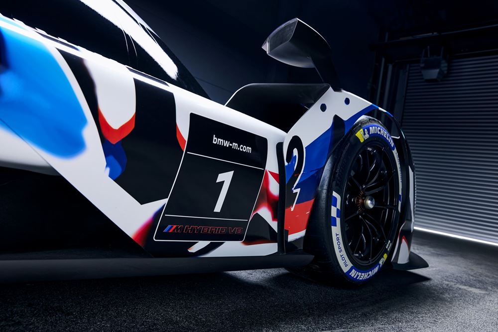 BMW M HYbrid V8