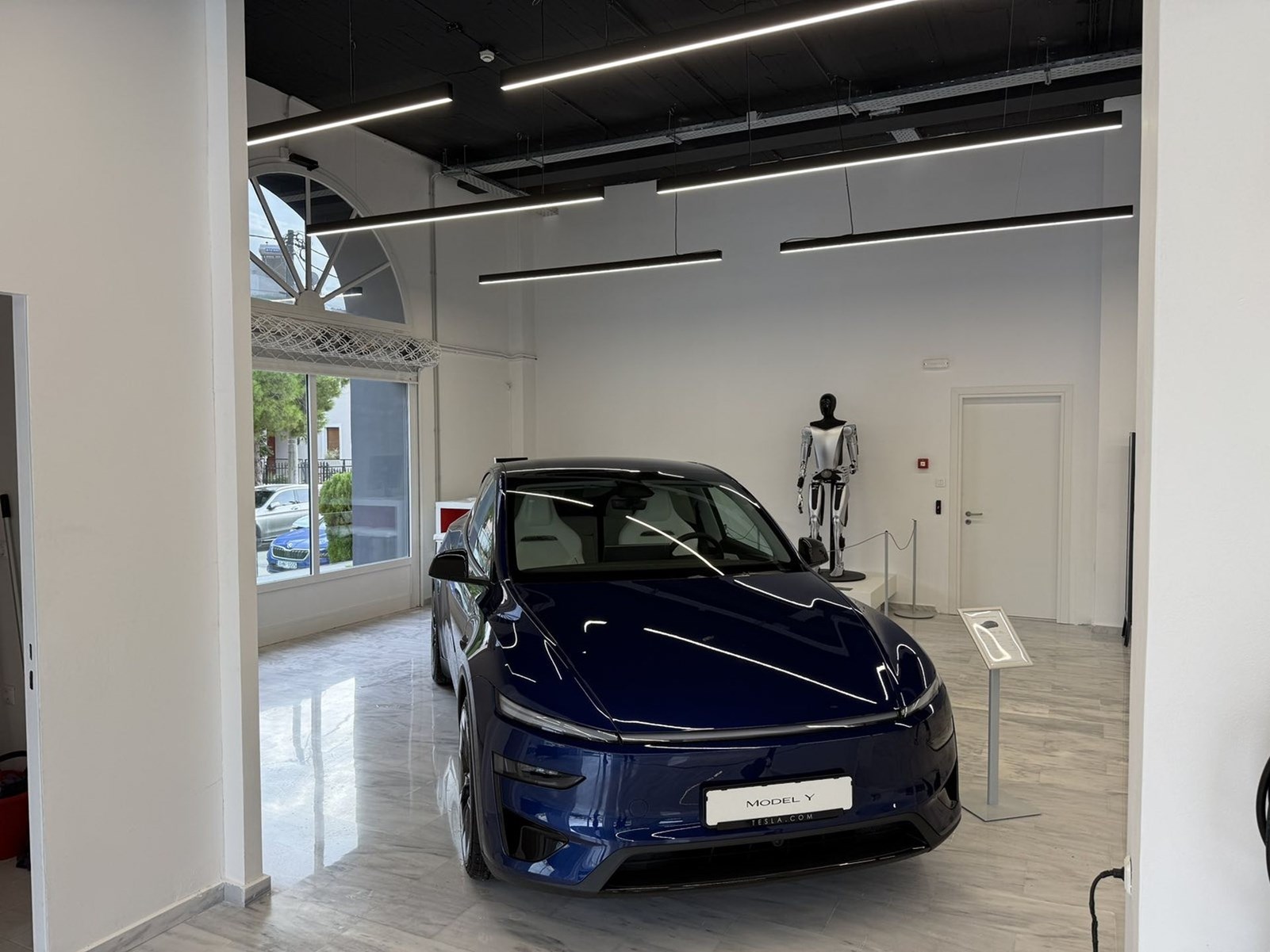 Tesla νέο κατάστημα Κηφισιά