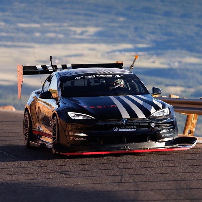 Tesla Model S Plaid Pikes Peak