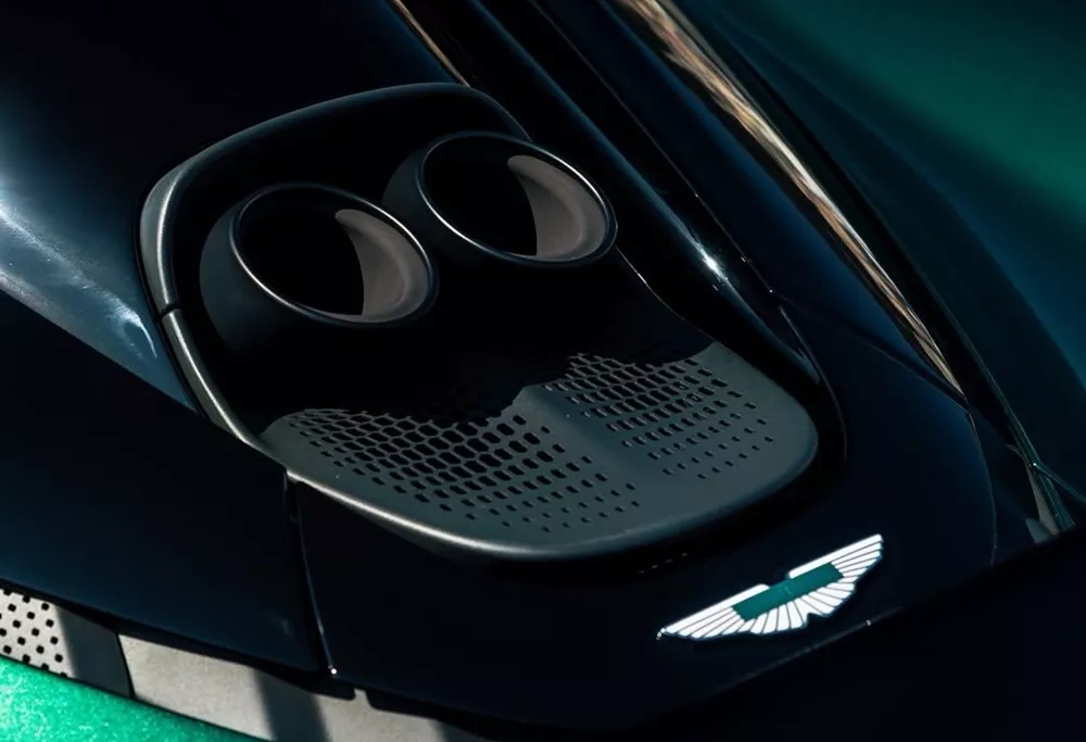 Τσιτσιπάς Aston Martin Valhalla