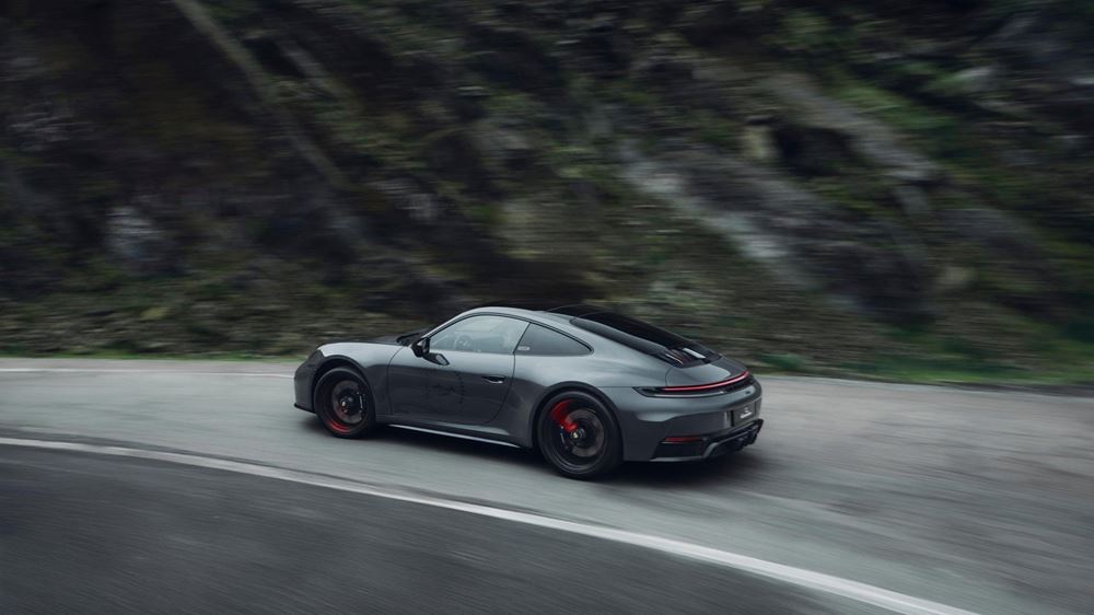 Porsche 911 Carrera 4 GTS Transfagarasan
