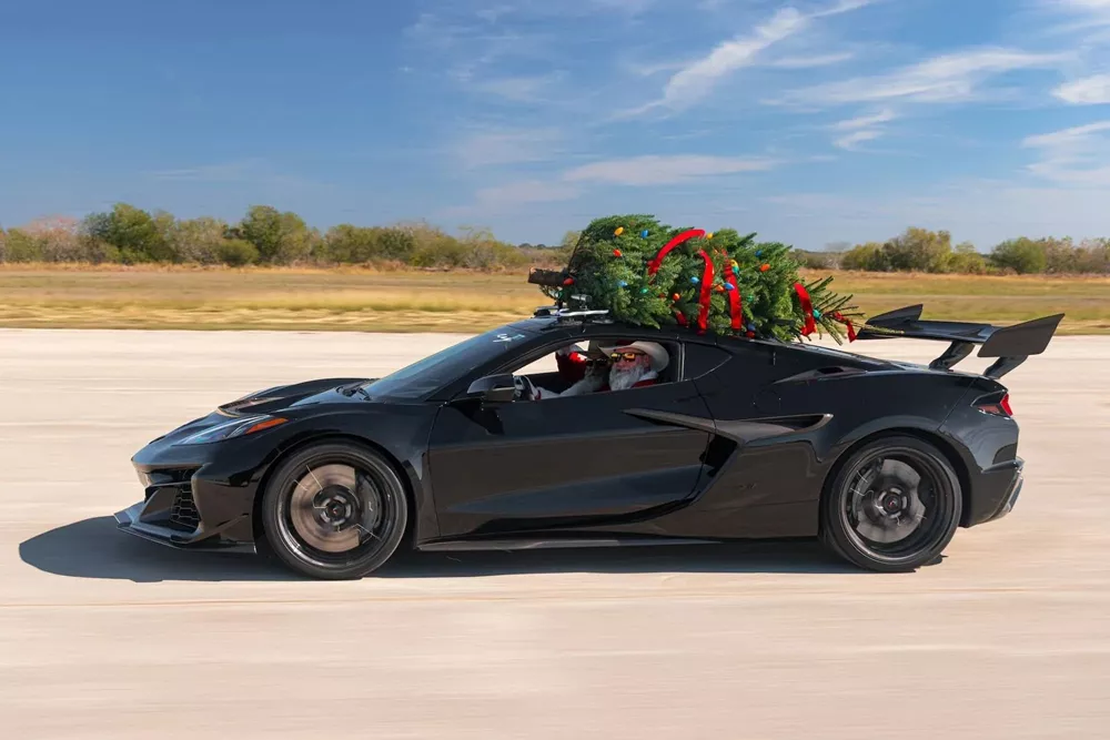 Hennessey Corvette ZR1 χριστουγεννιάτικο δέντρο
