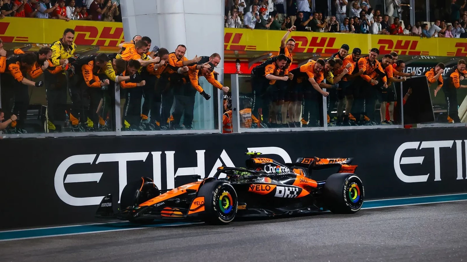 McLaren πρωταθλήτρια πανηγυρισμοί