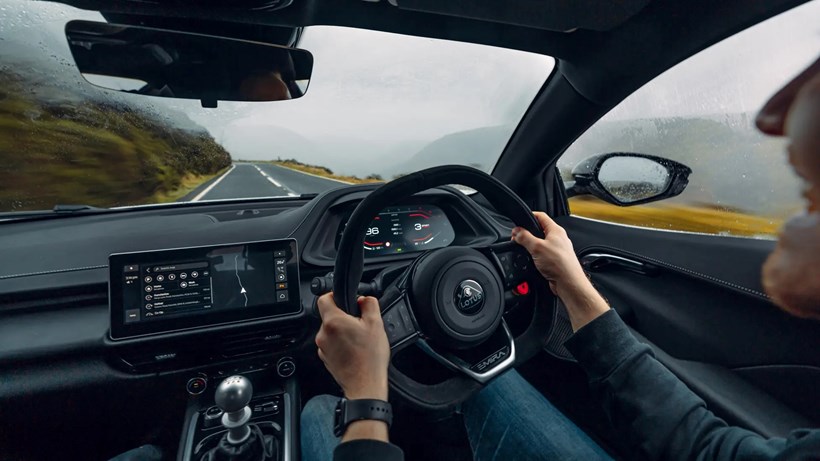 Αποκλειστικό: Οδηγούμε την Lotus Emira στο δρόμο