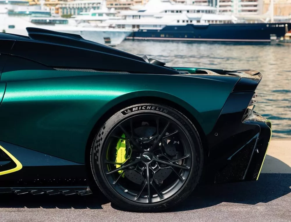 Τσιτσιπάς Aston Martin Valhalla