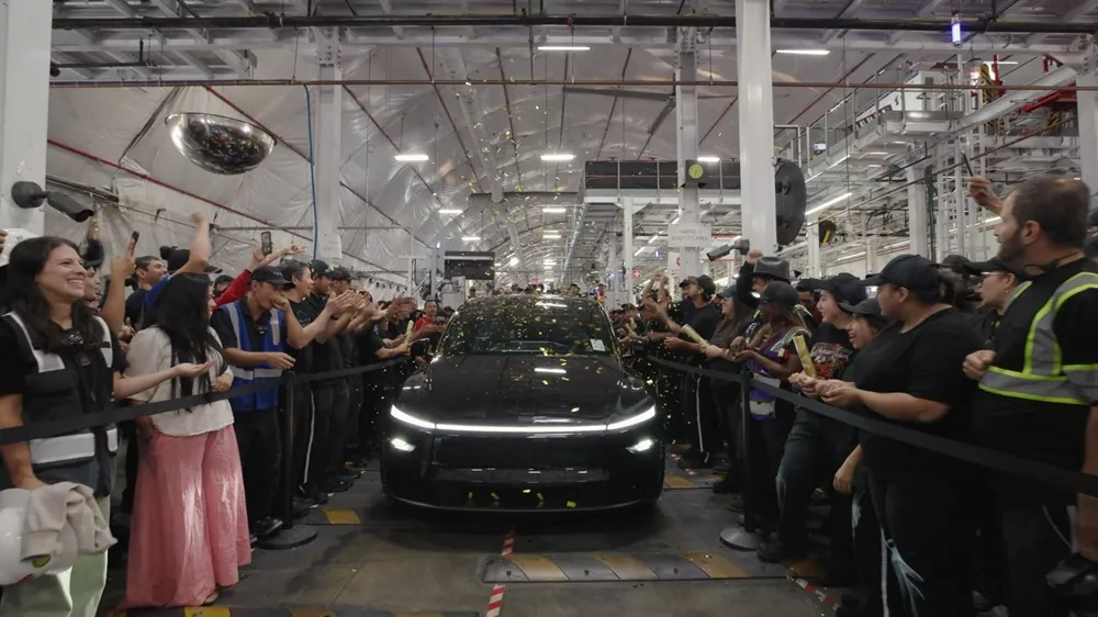 Tesla 10 εκατομμύρια οχήματα