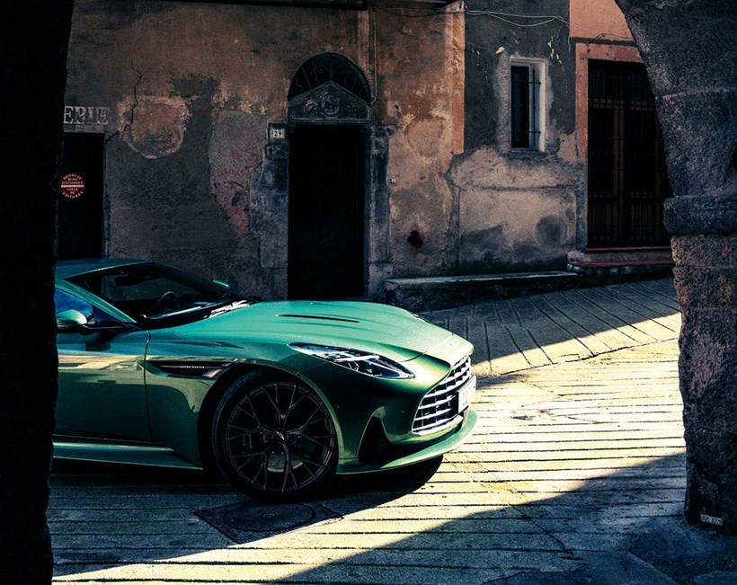 Aston Martin DB12