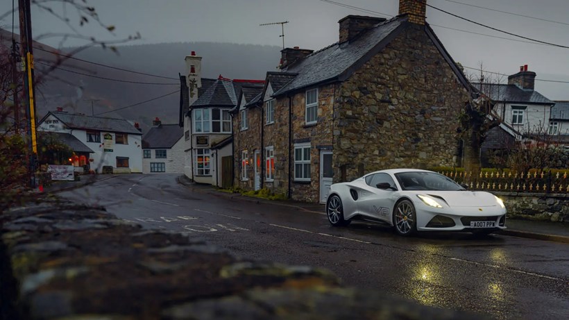 Αποκλειστικό: Οδηγούμε την Lotus Emira στο δρόμο