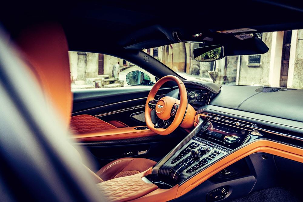 Aston Martin DB12