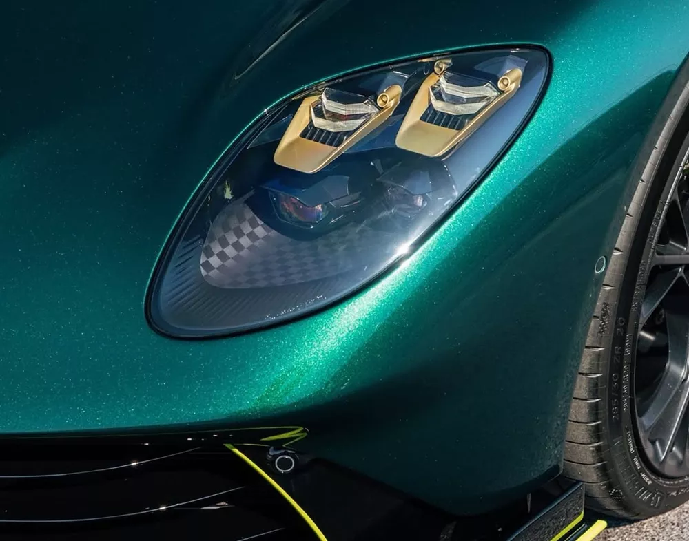 Τσιτσιπάς Aston Martin Valhalla