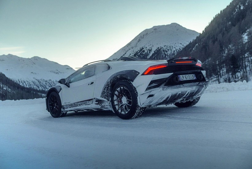 Lamborghini Huracan Sterrato στο χιόνι