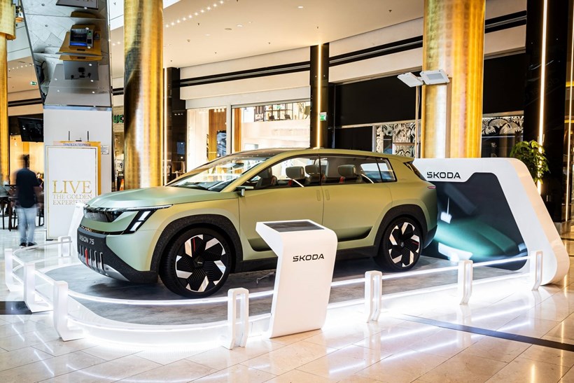 Skoda Vision 7S Golden Hall