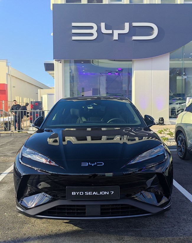 BYD Sealion 7