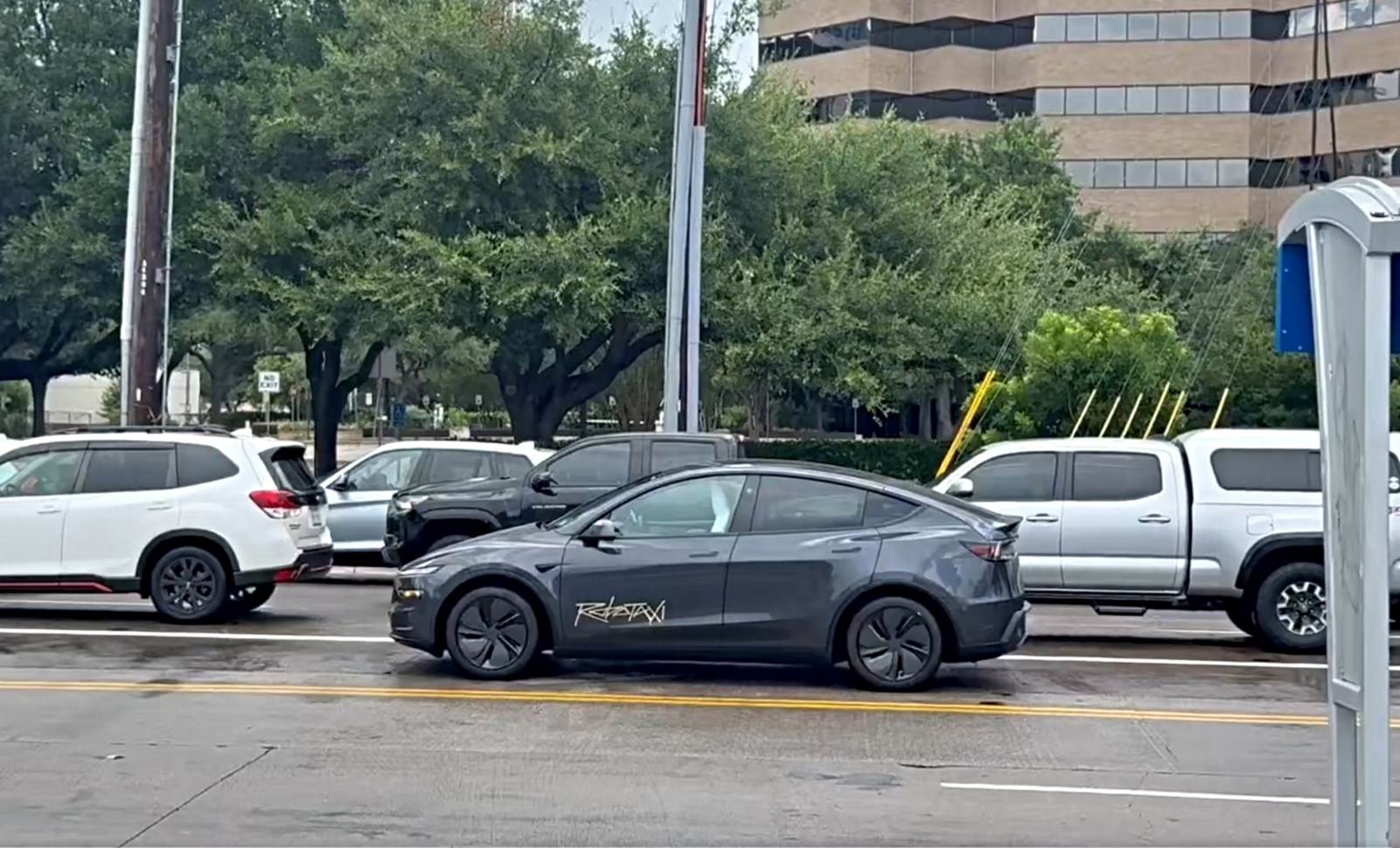 Tesla robotaxi